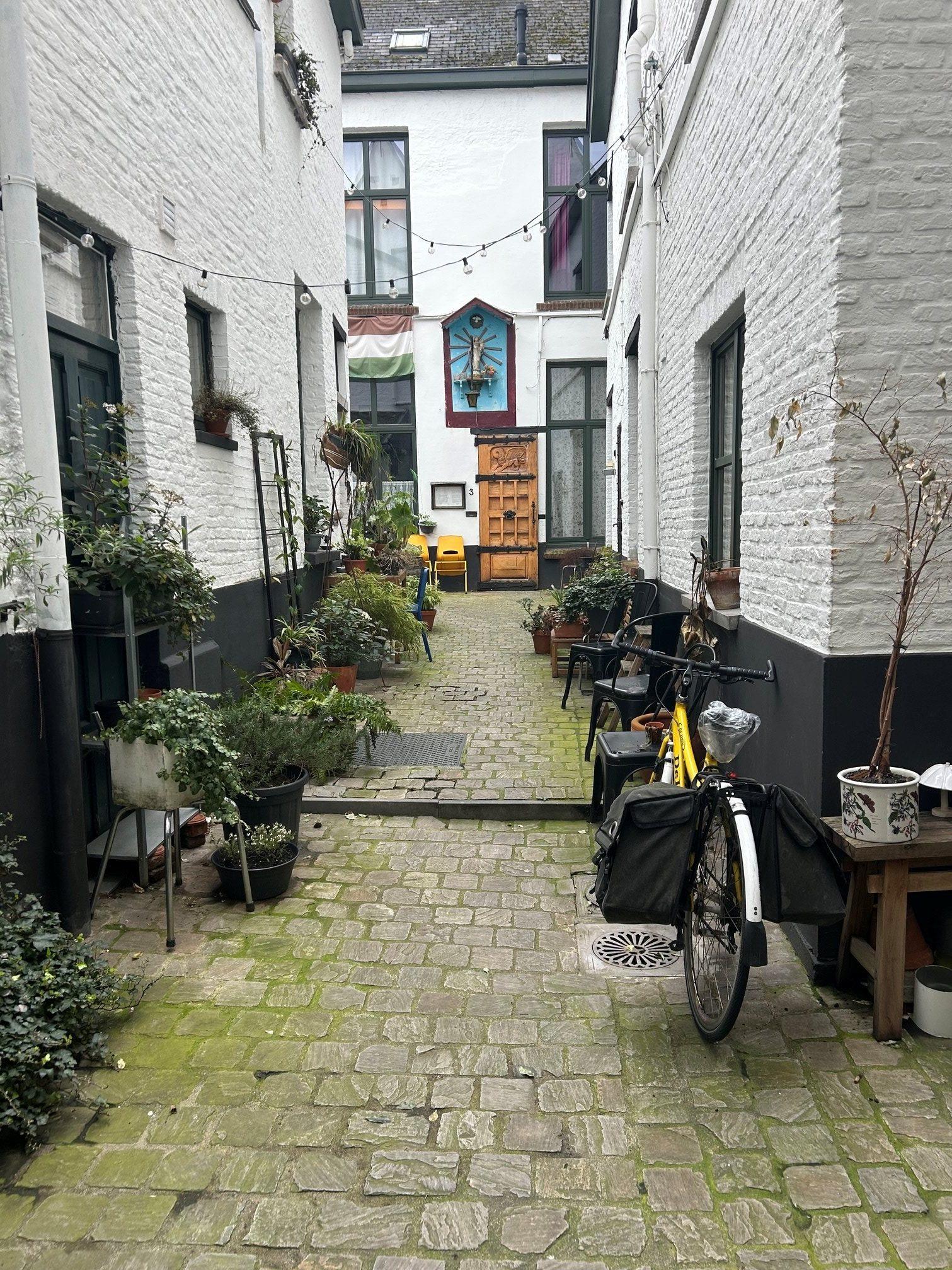 https://vrouwennet.be/uploads/aanbod/Envie-dAnvers-Satijn-en-baalkatoen-foto4.jpg